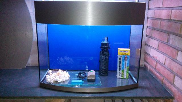 Aquário curvo 72 L impecável