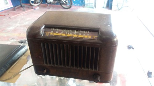 Rádio Antigo De Baquelite Rca Victor Valvulado Funcionando