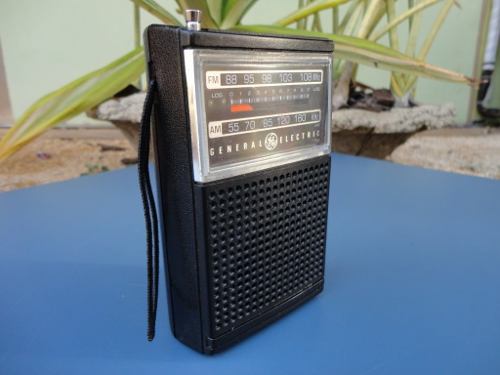 Rádio Antigo General Eletric Modelo: -a/am-fm.