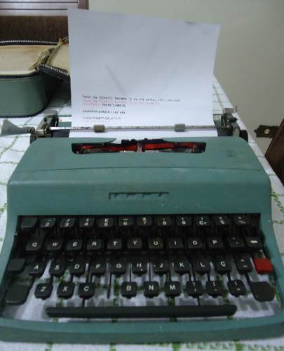 Máquina De Escrever Olivetti Lettera 32 Com Capa