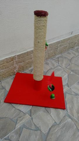 Arranhadores tipo poste medio