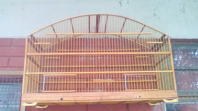 Gaiola voadeira de coleiro