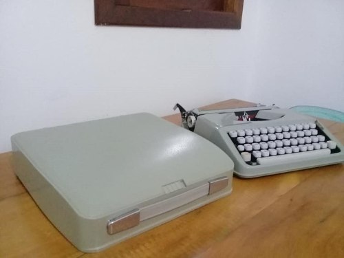 Máquina De Escrever Hermes Baby Maletinha (excelente