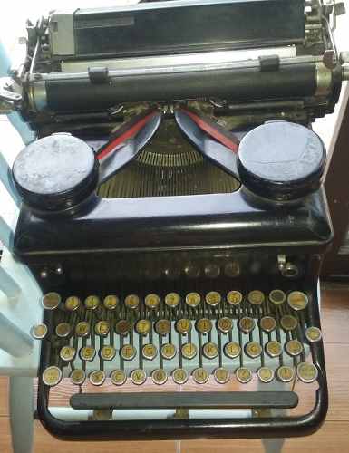 Antiga Maquina De Escrever - Funciona - Antiguidade