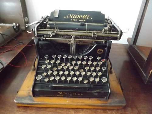 Antiga Maquina De Escrever Olivete # 