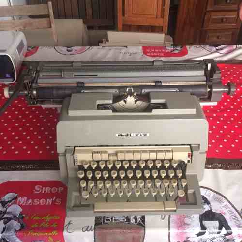 Maquina De Escrever Olivetti Linea 98