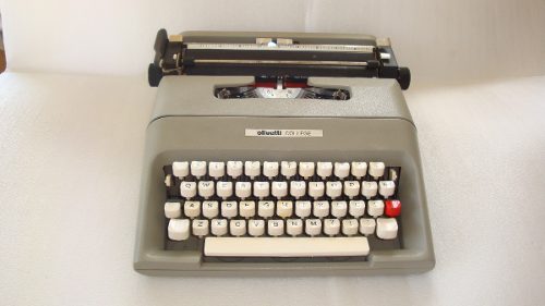 Maquina Escrever College Olivetti - Usada No Estado