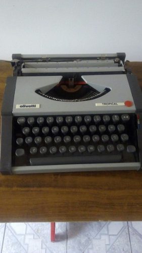 Maquina Escrever Olivetti Tropical