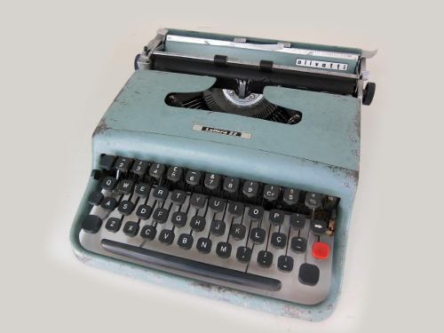 Máquina Antiga De Escrever Olivetti Lettera 22 P/