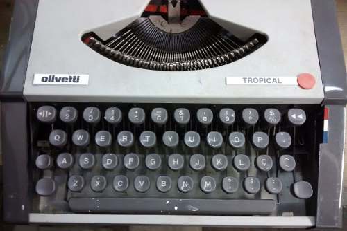 Máquina De Escrever Olivetti Tropical Usada - Funcionando