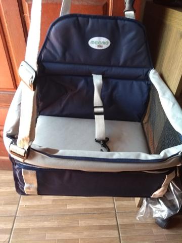 Cadeirinha de carro para cachorro