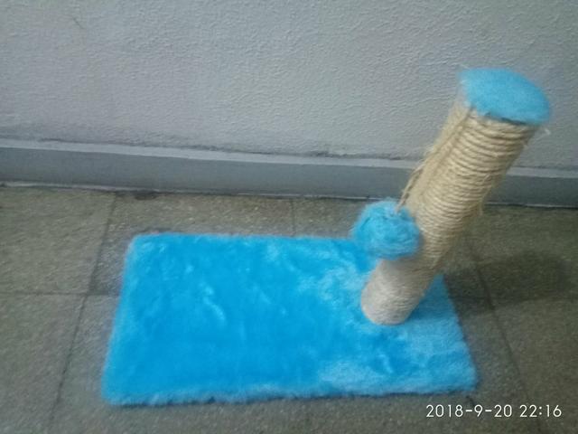 Arranhador 1 poste com Bolinha Azul Bebê - Gateira Mania 30 cm