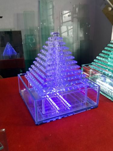 pirâmide de vidro