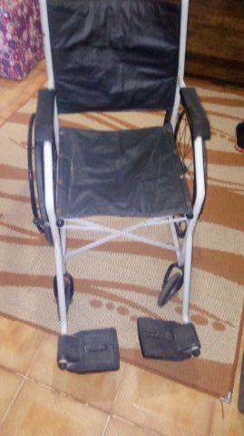 Cadeira de rodas e andador 