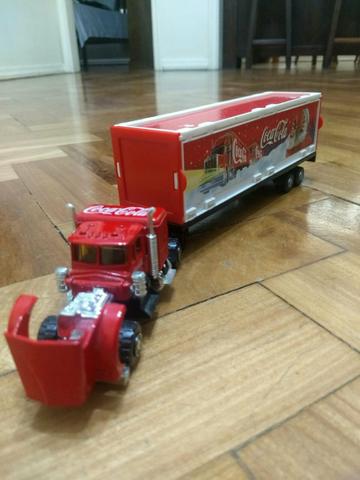 Caminhão Baú Em Miniatura Coca Cola Caravana De Natal em Promoção na  Americanas