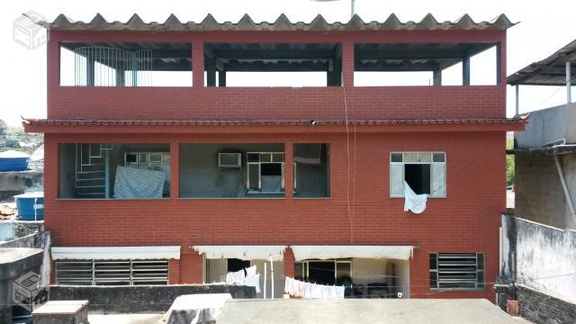 Otima casa com terraco e kitnet com super terreno 