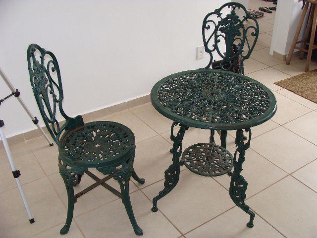mesa de ferro fundido e 4 cadeiras Vazlon Brasil
