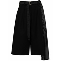 Sacai belted asymmetric shorts - Preto