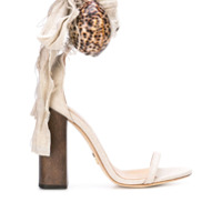 Brother Vellies Sandália com aplicação de conchas - Marrom