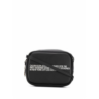 Calvin Klein Bolsa transversal com estampa de slogan - Preto