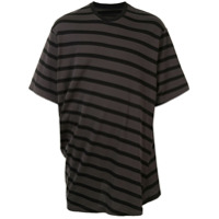 Julius Camiseta oversized com listras - Marrom