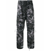 Marcelo Burlon County of Milan Calça esportiva cintura alta com estampa camuflada - Cinza