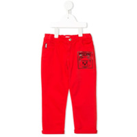 Moschino Kids Calça jeans com barra dobrada e estampa de logo - Vermelho