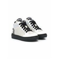 Moschino Kids Tênis com patch de logo - Cinza