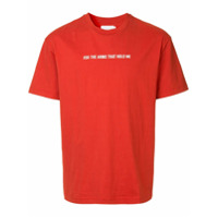 Off Duty Camiseta 'For The Arms That Hold Me' - Vermelho