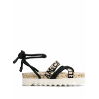 Stella McCartney Sandália flatform com logo e tiras cruzadas - Preto