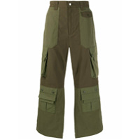 White Mountaineering Calça cargo pantalona com acabamento contrastante - Verde