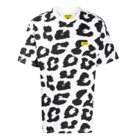 Chinatown Market Camiseta com estampa de leopardo e patch de logo - Branco