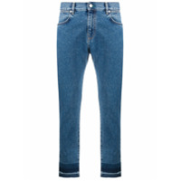 McQ Swallow Calça jeans com acabamento desfiado - Azul