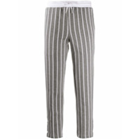 Thom Browne Calça esportiva cropped com listras - Cinza