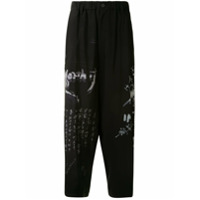 Yohji Yamamoto Calça saruel com estampa gráfica - Preto